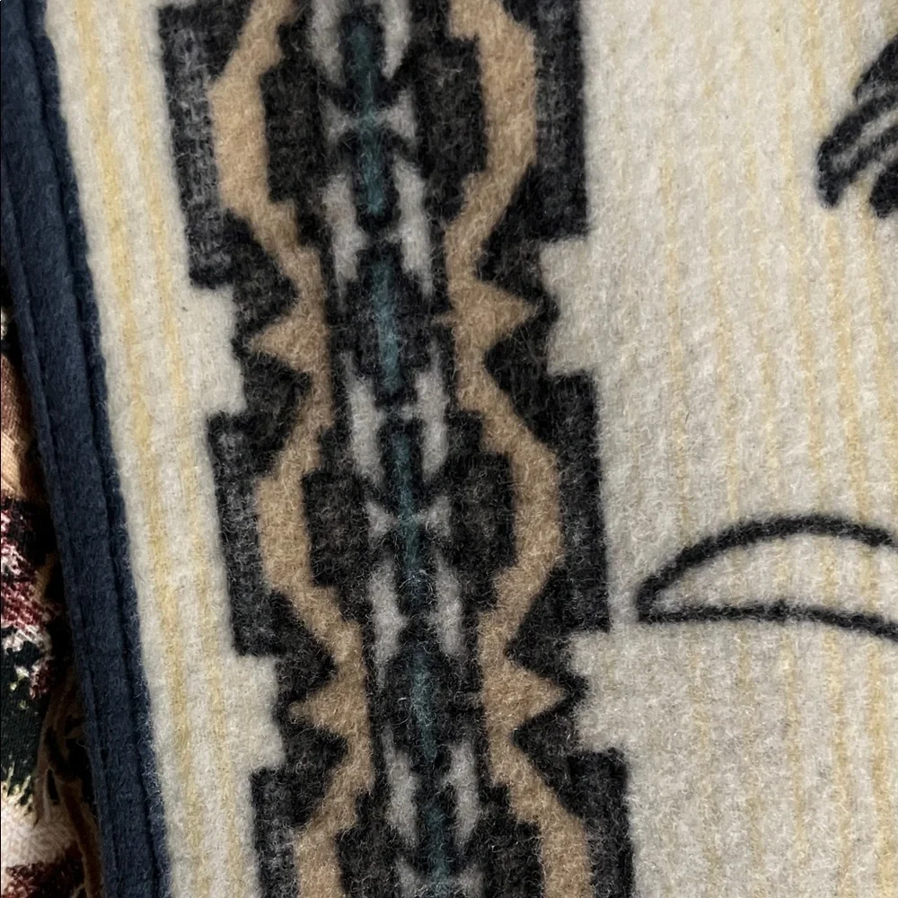 Pendleton Dreamcatcher Design Baby’s Blanket. - Picture 11 of 13